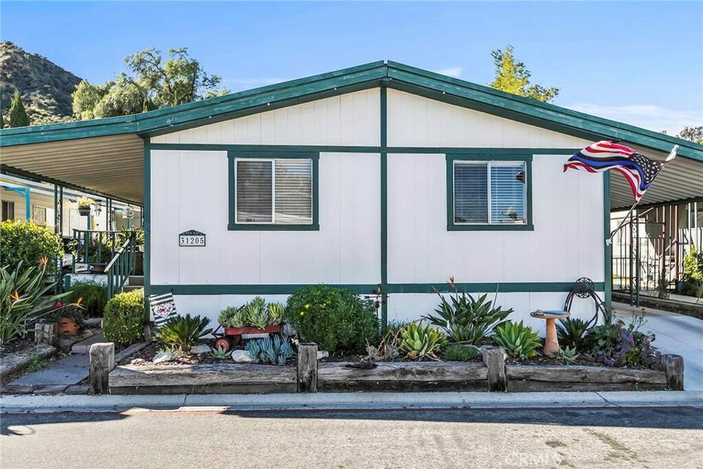 31205 Lakeview Way, Castaic, CA 91384
