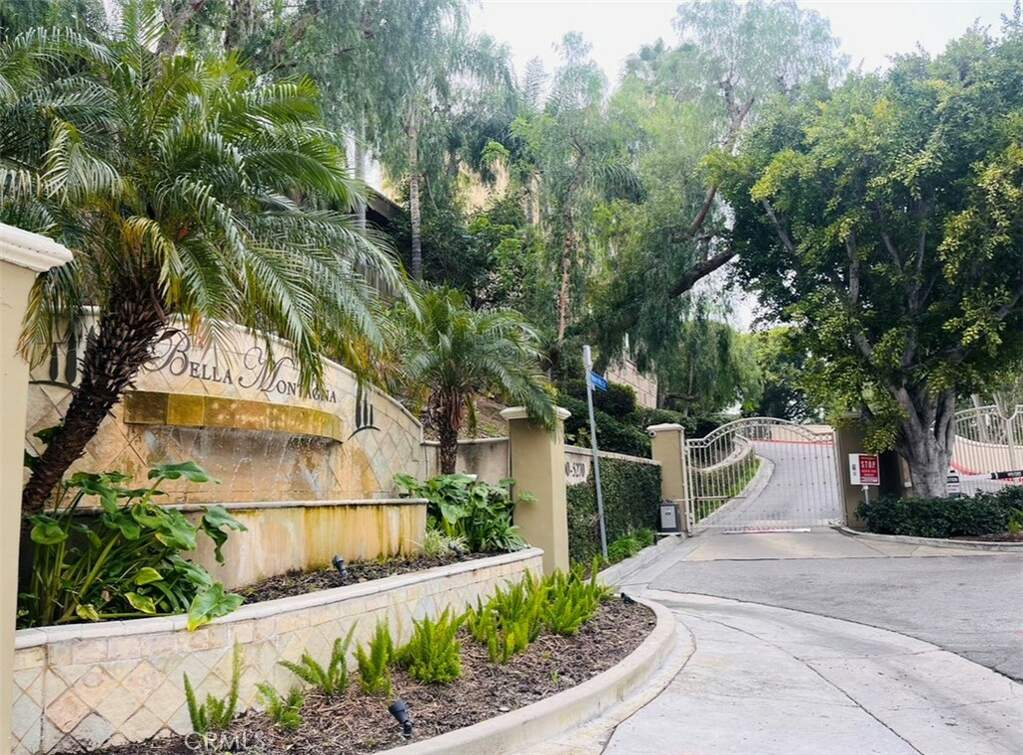 5240 Premiere Hills Circle #106, Woodland Hills, CA 91364