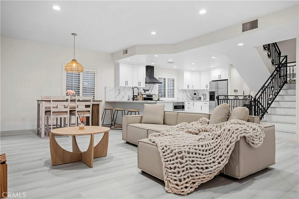 3300 Barham Boulevard #101, Los Angeles, CA 90068