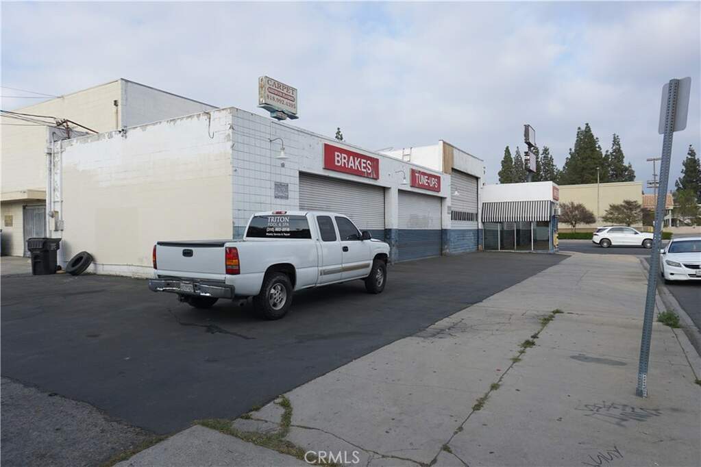 7537 Topanga Canyon Boulevard, Canoga Park, CA 91303