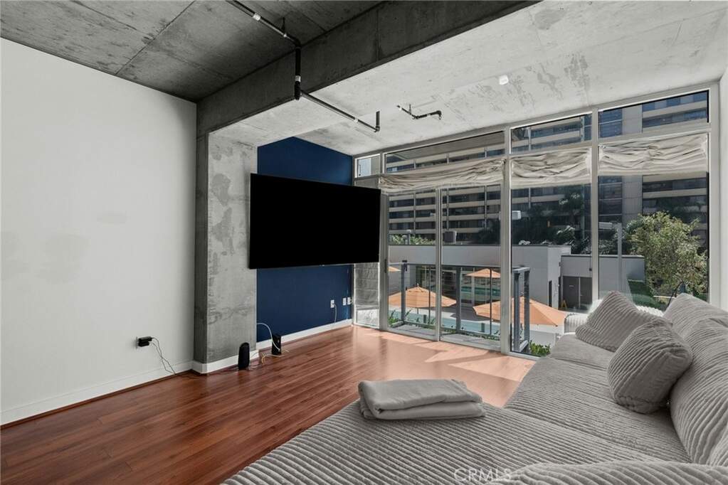 645 W 9th Street #339, Los Angeles, CA 90015