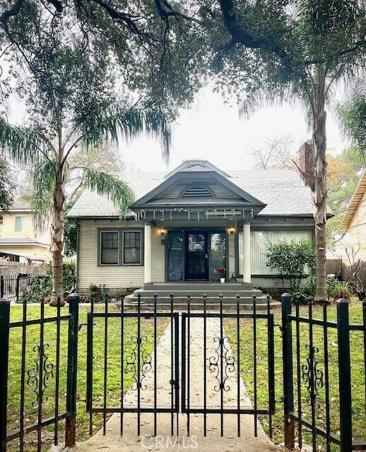1830 N Summit Avenue, Pasadena, CA 91103