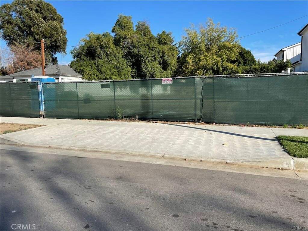 6218 Matilija Ave, Valley Glen, CA 91401