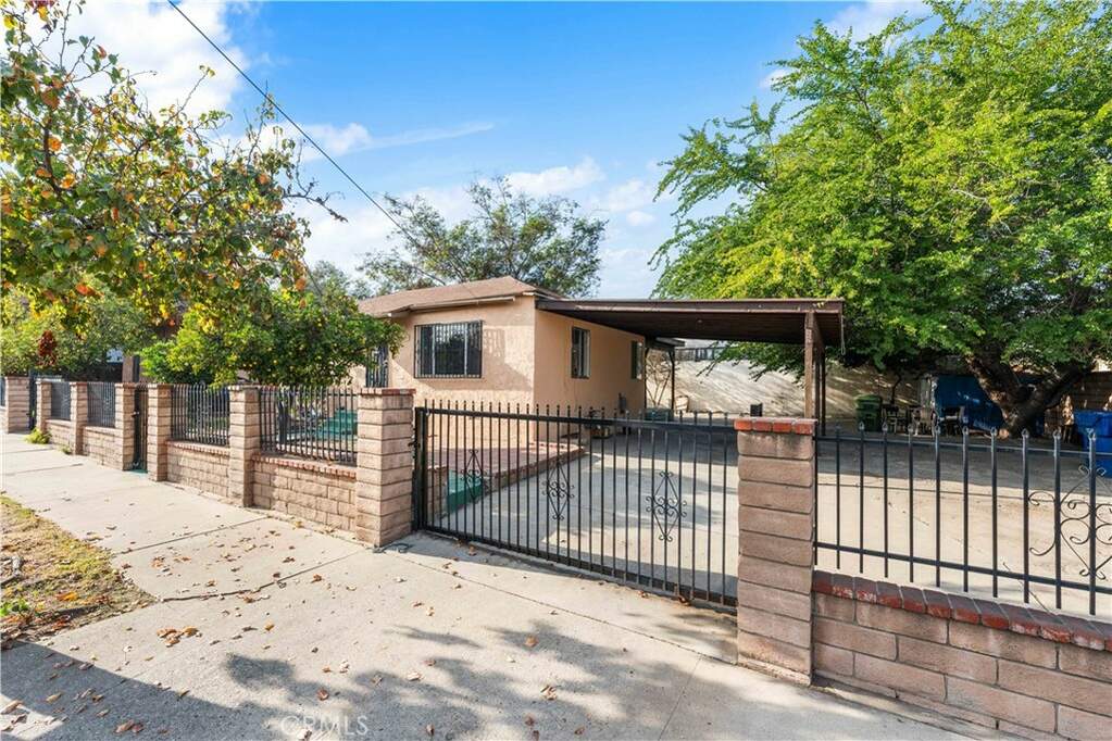 10004 San Fernando Road, Pacoima, CA 91331