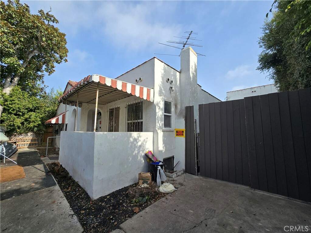 610 N Curson Avenue