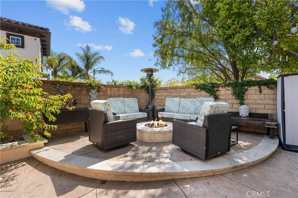 29259 Black Pine Way, Saugus, CA 91390