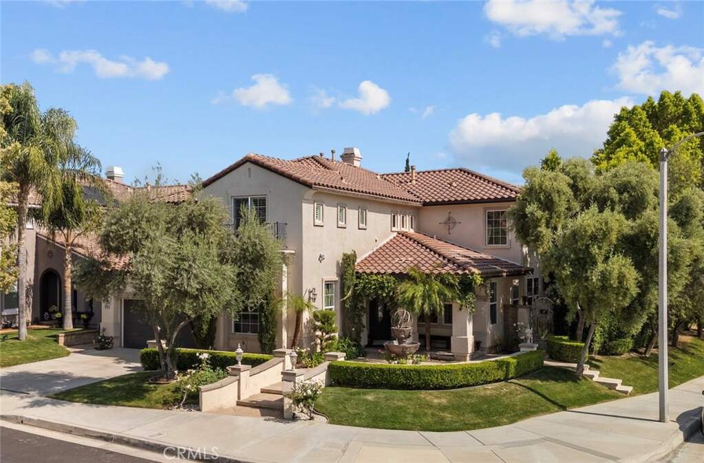 29259 Black Pine Way, Saugus, CA 91390