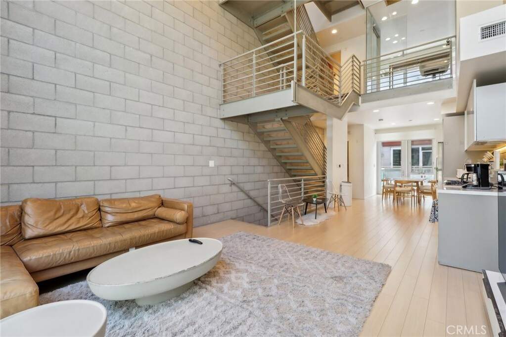 3450 Cahuenga Boulevard W #905, Los Angeles, CA 90068
