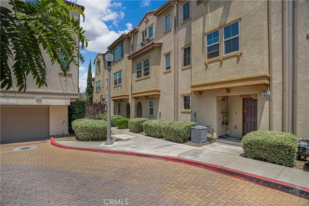 14120 W Willow Lane, Van Nuys, CA 91405