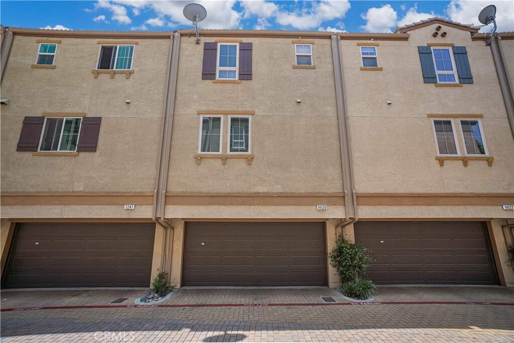 14120 W Willow Lane, Van Nuys, CA 91405