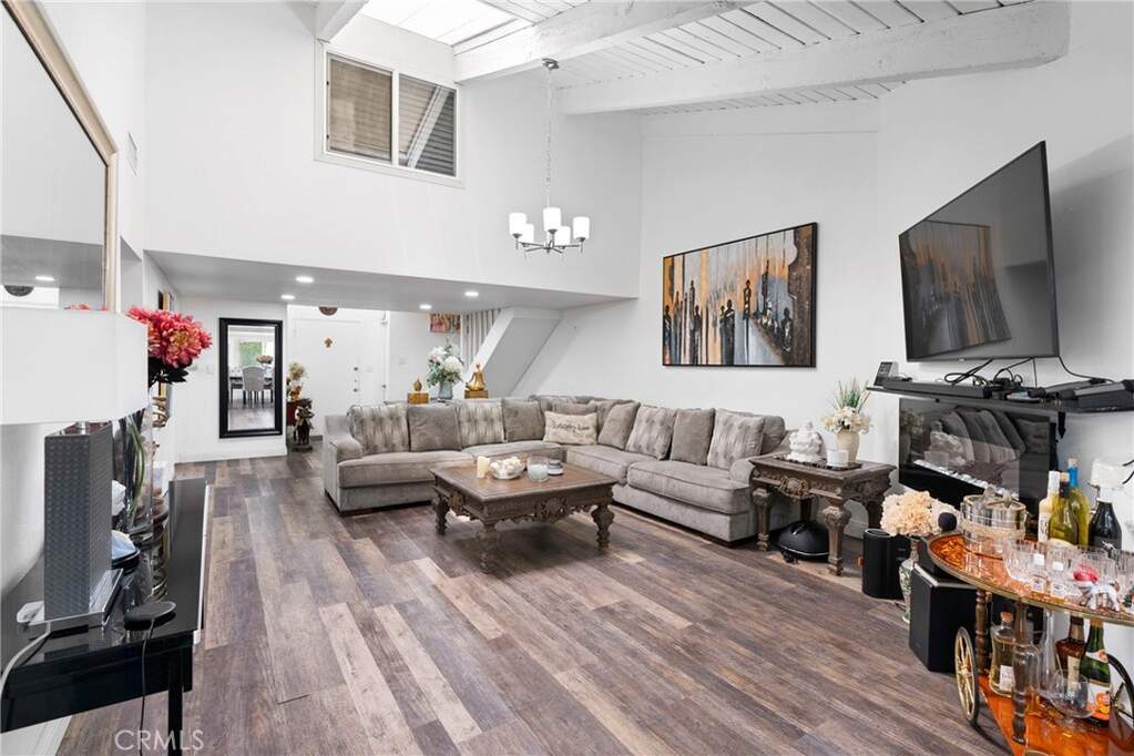 2011 W Katella Avenue #17, Anaheim, CA 92804