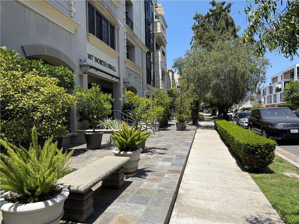 107 N Swall Drive #304, Los Angeles, CA 90048