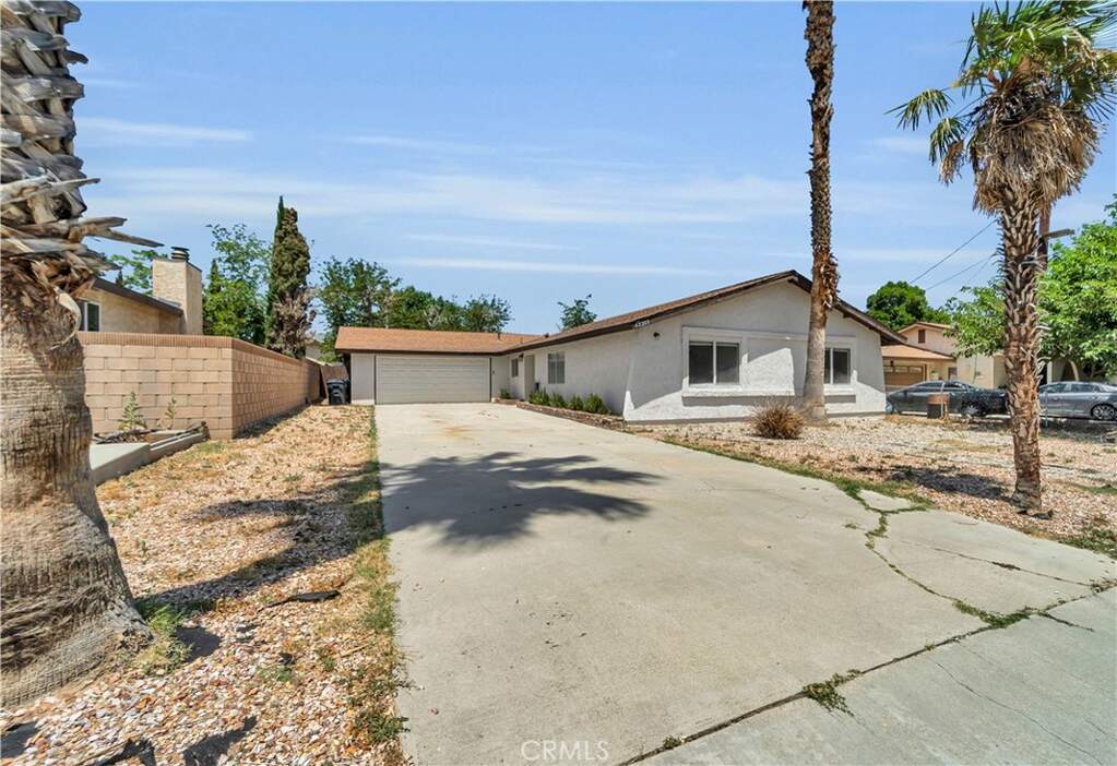 42209 45th St W, Quartz Hill, CA 93536