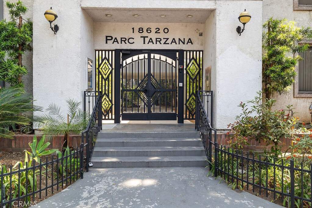 18620 Hatteras Street #166, Tarzana, CA 91356
