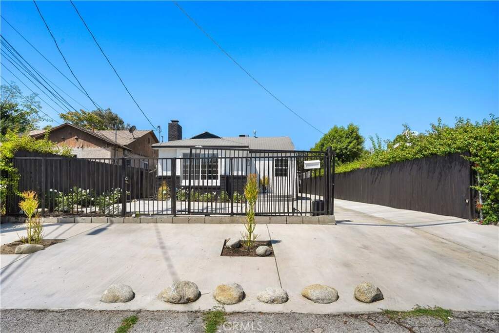7807 Arvilla Avenue, Sun Valley, CA 91352