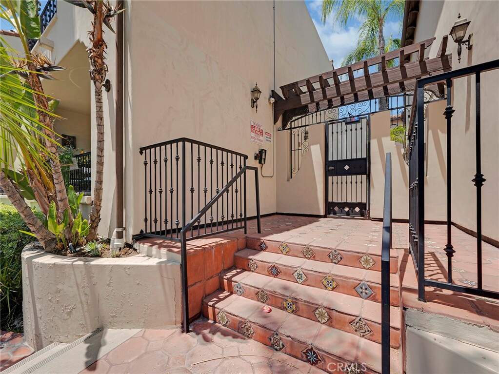 5753 White Oak Avenue #3, Encino, CA 91316