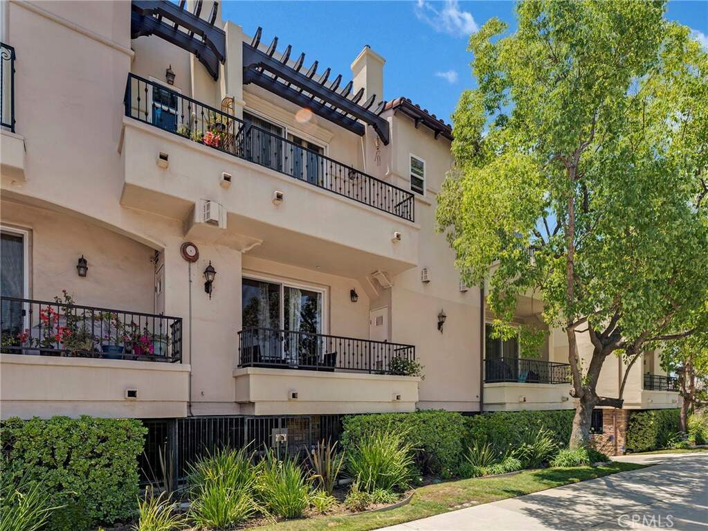 5753 White Oak Avenue #3, Encino, CA 91316