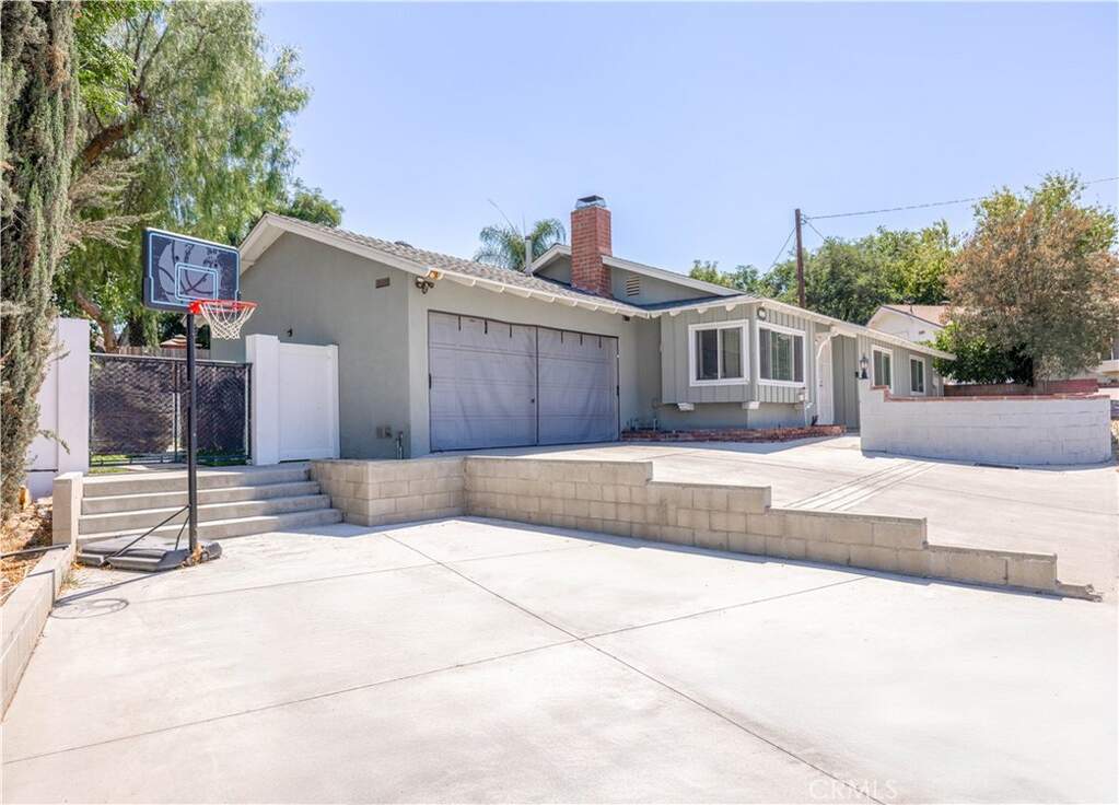 27820 Ferguson Drive, Castaic, CA 91384
