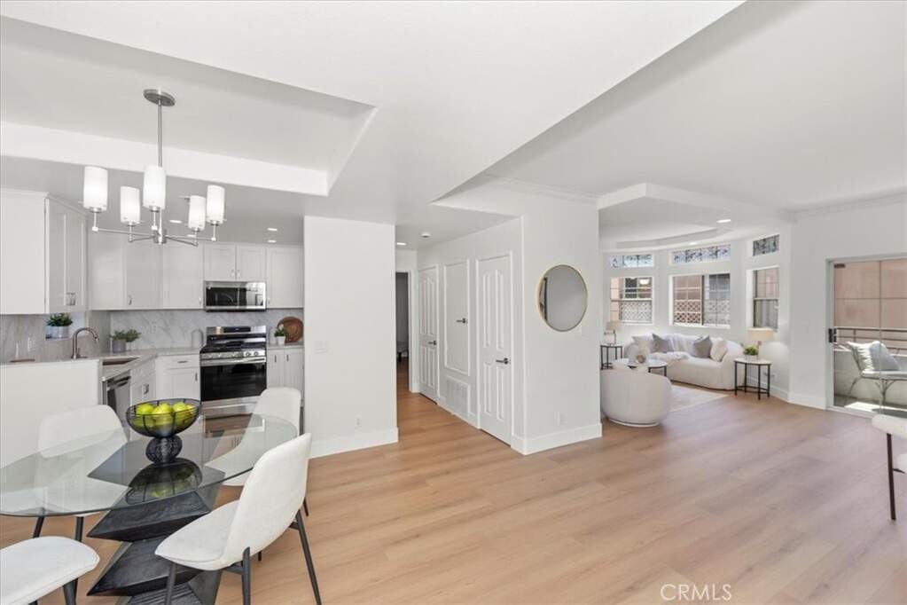 4455 Hazeltine Avenue #103, Sherman Oaks, CA 91423