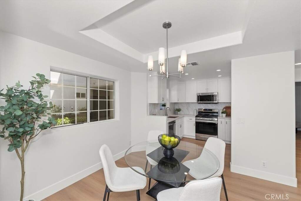 4455 Hazeltine Avenue #103, Sherman Oaks, CA 91423