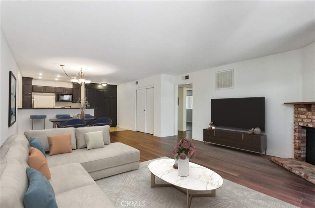 8544 Independence Avenue #102, Canoga Park, CA 91304
