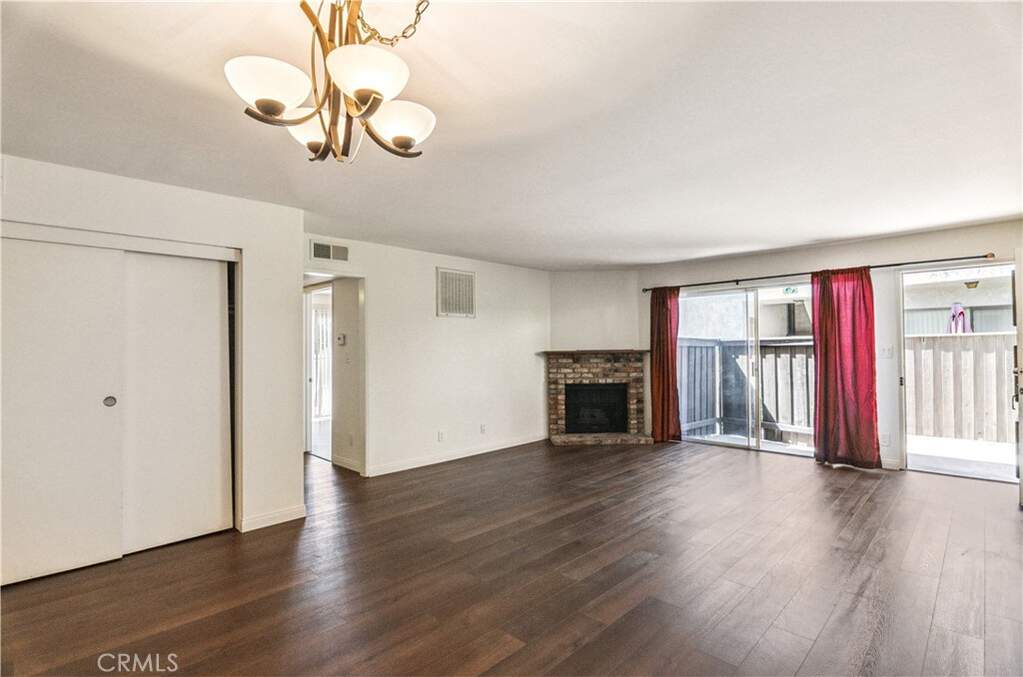8544 Independence Avenue #102, Canoga Park, CA 91304