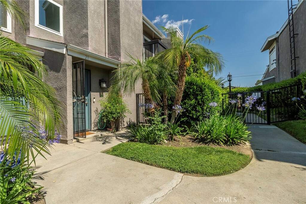 23549 Victory Blvd. #21