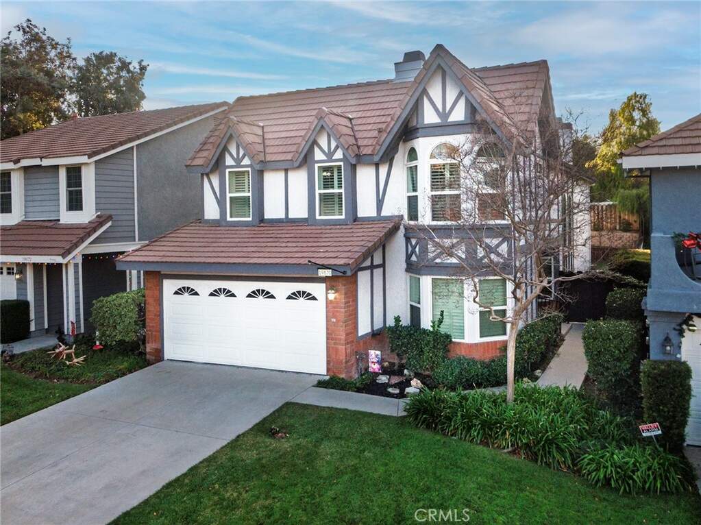 19870 Collins, Canyon Country, CA 91351 | MLS# SR26004374 | Christie's ...