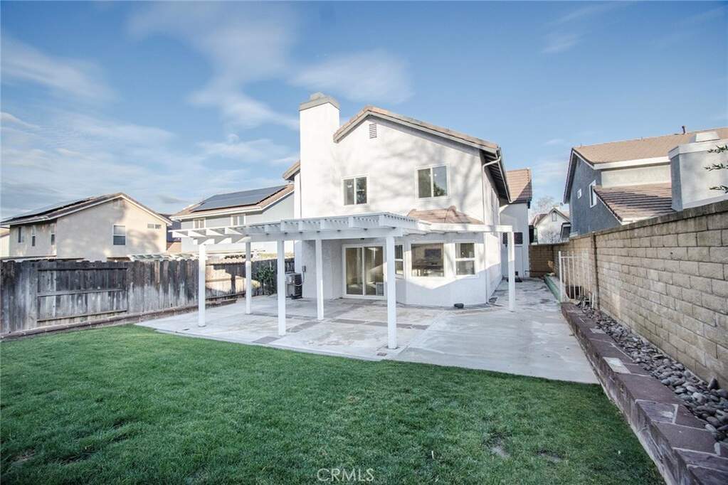 19870 Collins, Canyon Country, CA 91351 | MLS# SR26004374 | Christie's ...