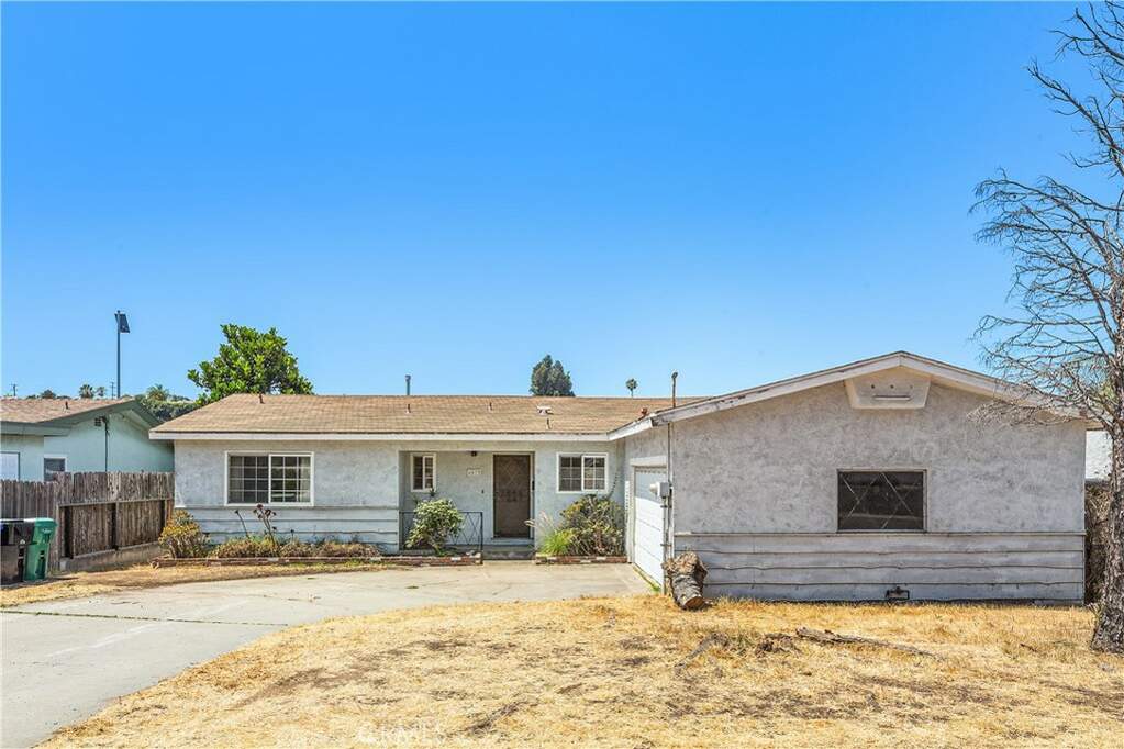 6873 Airoso Ave., San Diego, CA 92120