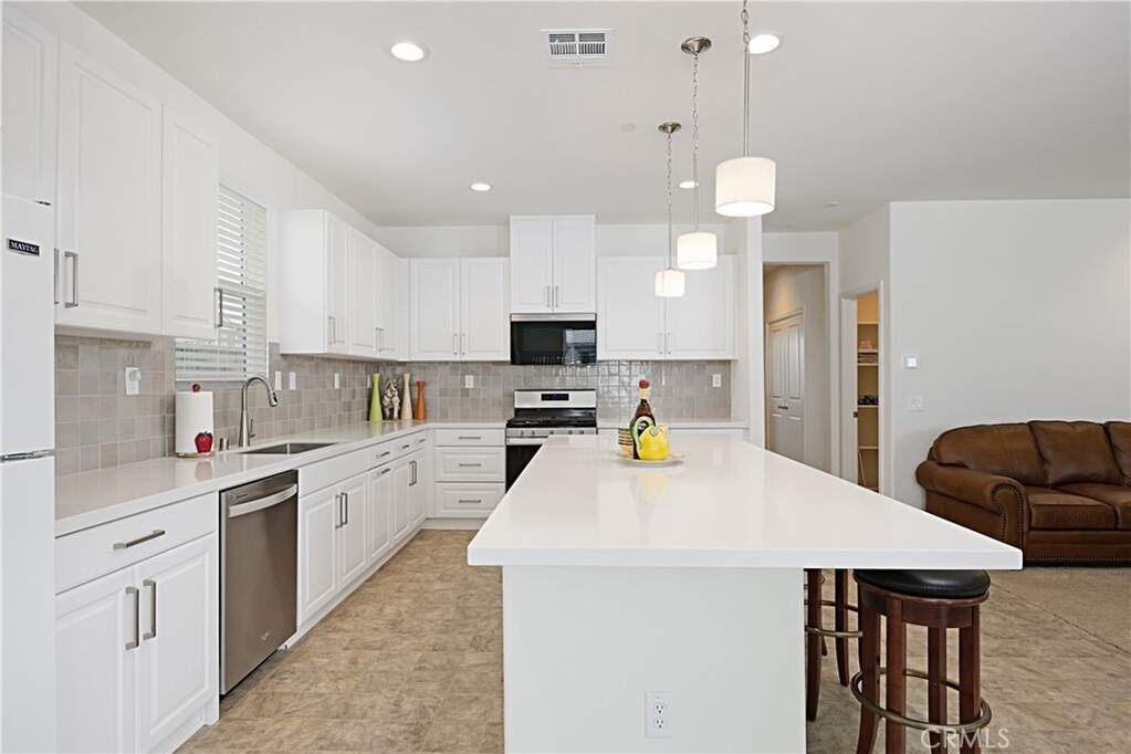 36225 Beacon Light Way, Wildomar, CA 92595