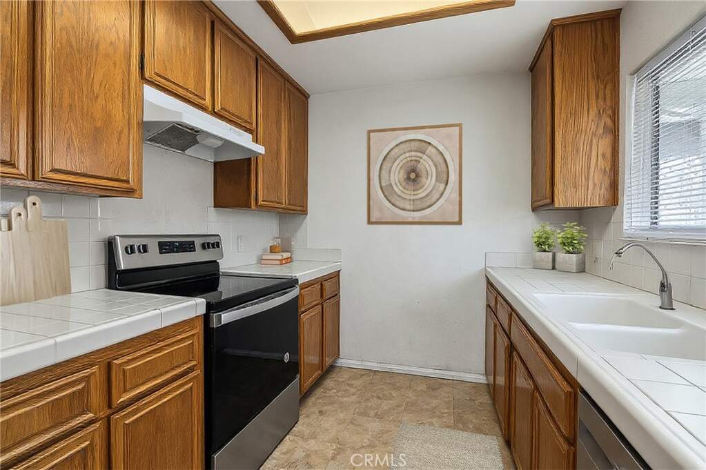 2820 W Devonshire Avenue, Hemet, CA 92545
