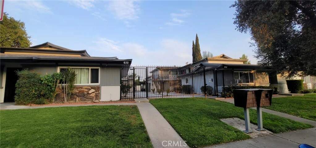 624 Abbey Lane #4, Pomona, CA 91767