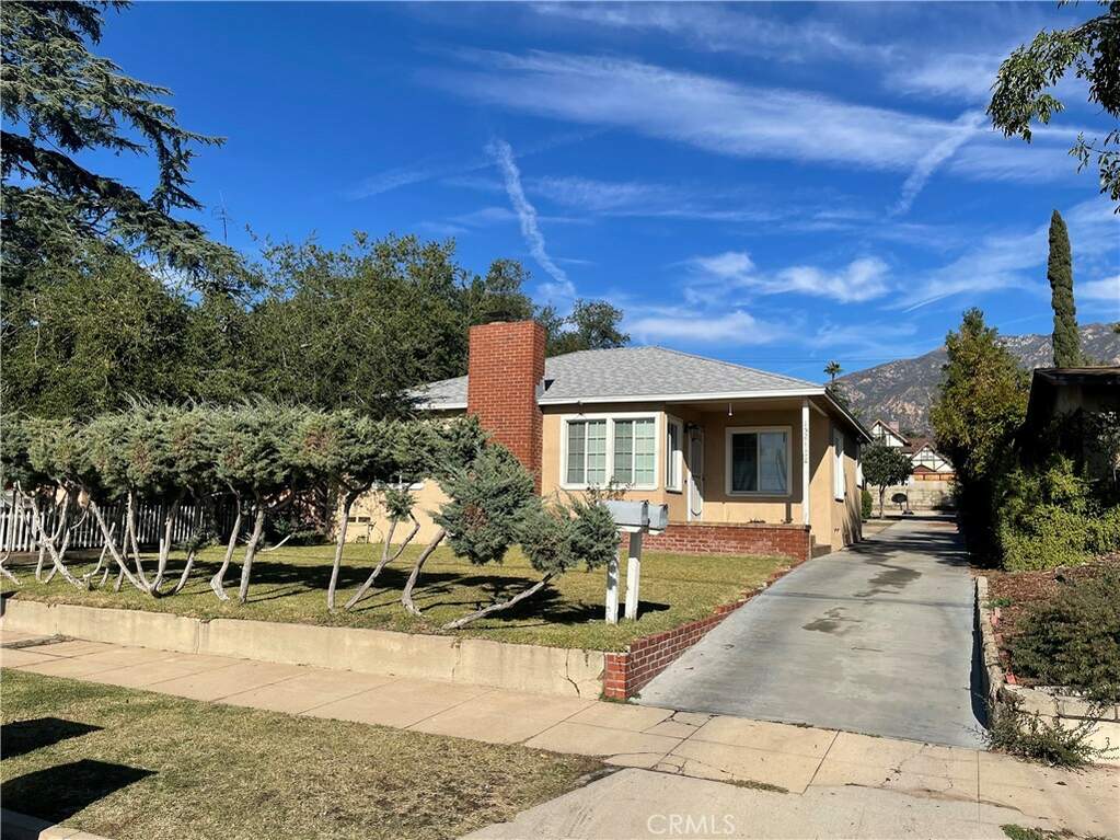 1521 E Woodbury Road, Pasadena, CA 91104