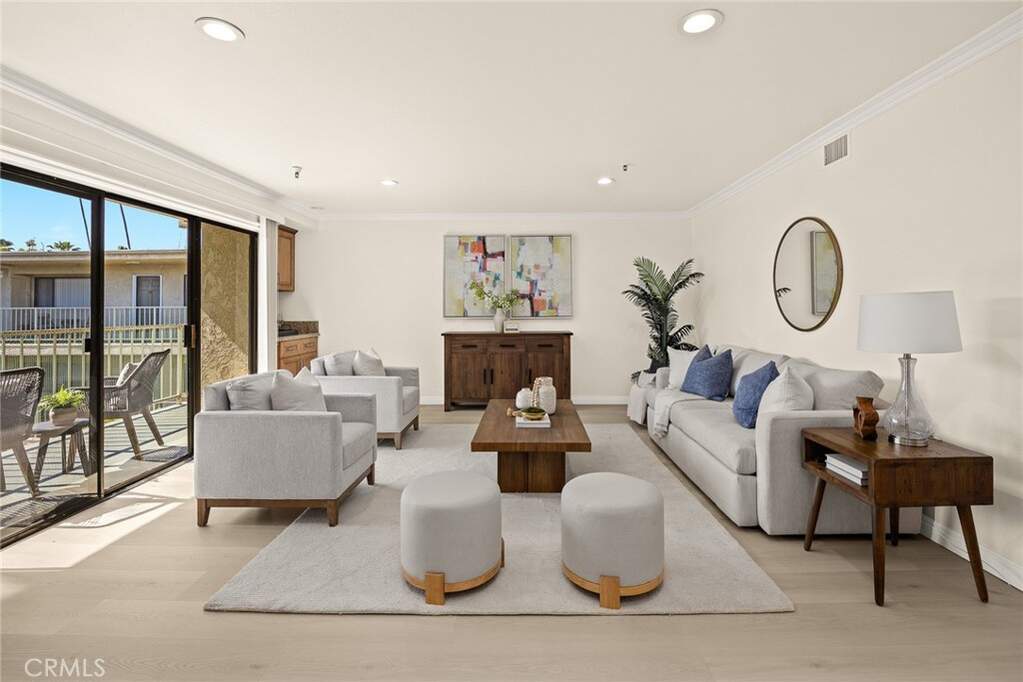 70 N Catalina Avenue #306, Pasadena, CA 91106