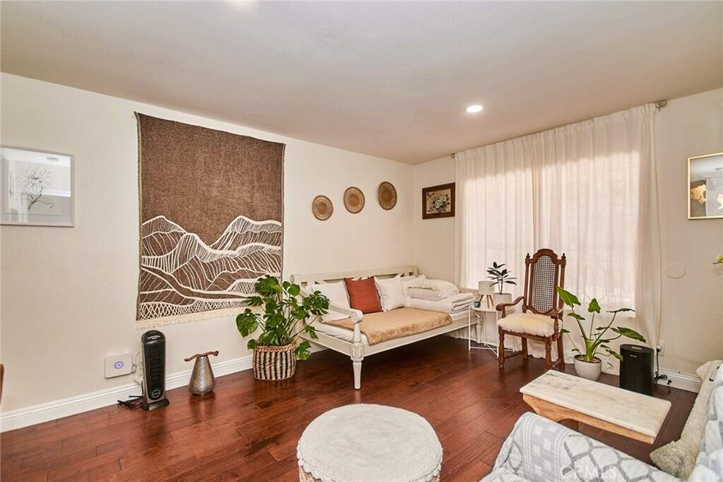 225 W 6th Street #206, Long Beach, CA 90802