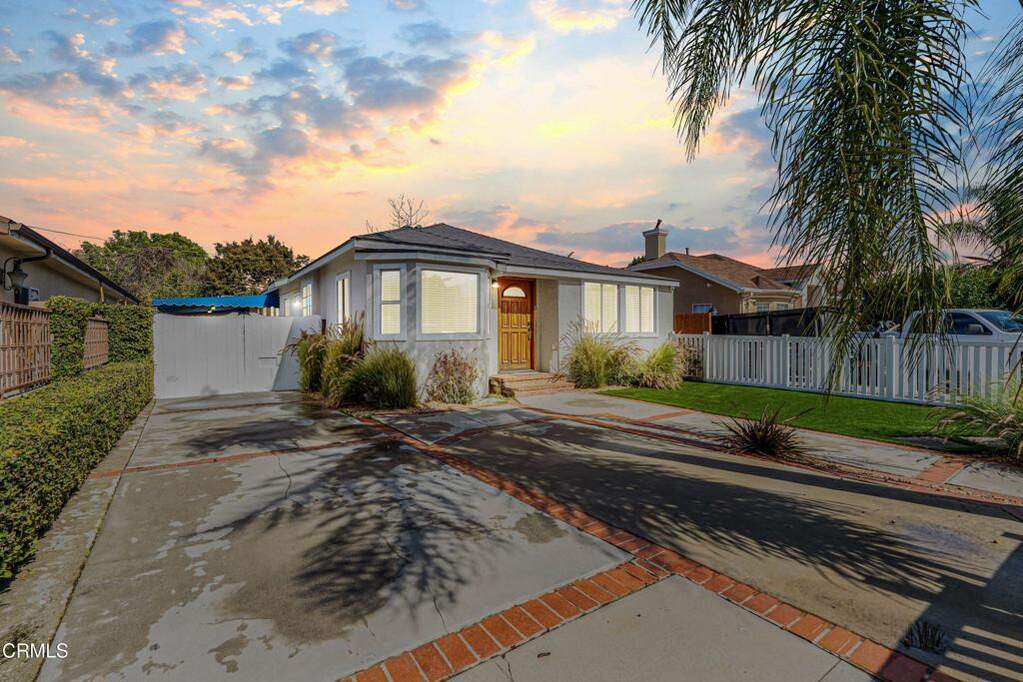 15233 Camarillo Street, Sherman Oaks, CA 91403