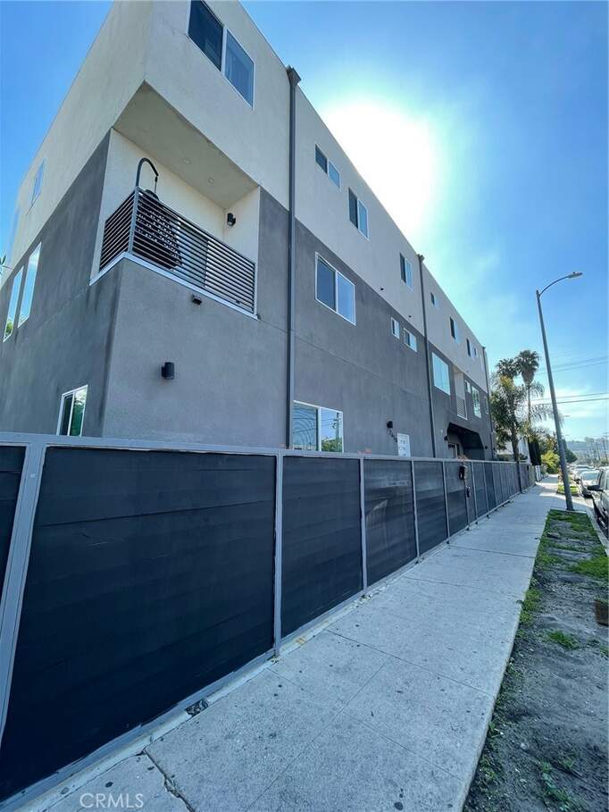2650 Hauser Boulevard, Los Angeles, CA 90016