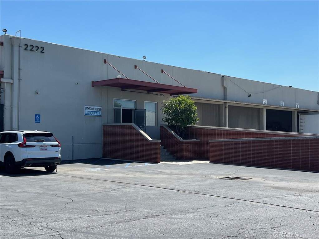2222 E Davie Avenue, Commerce, CA 90040