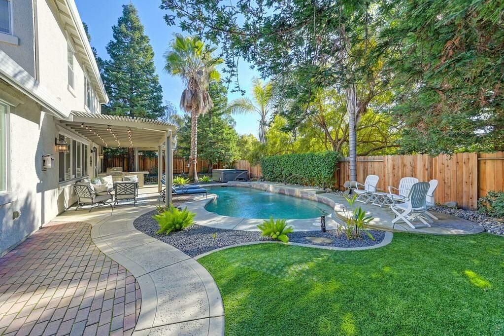 217 Bent Tree Court, Roseville, CA 95747