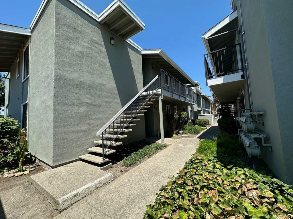 3770 W Benjamin Holt #10, Stockton, CA 95219