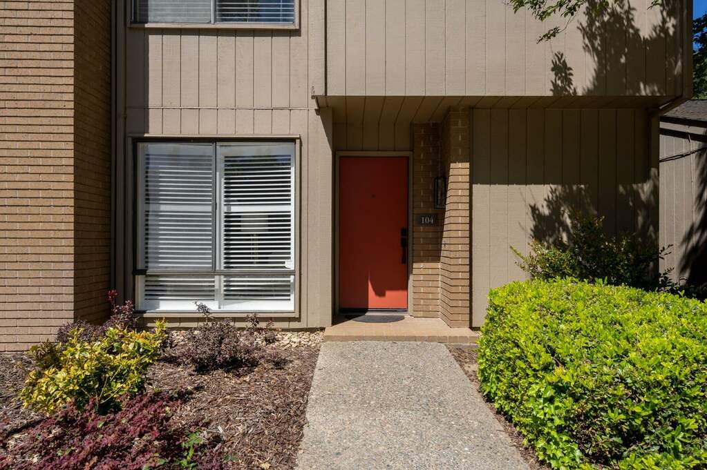 104 Dunbarton Circle