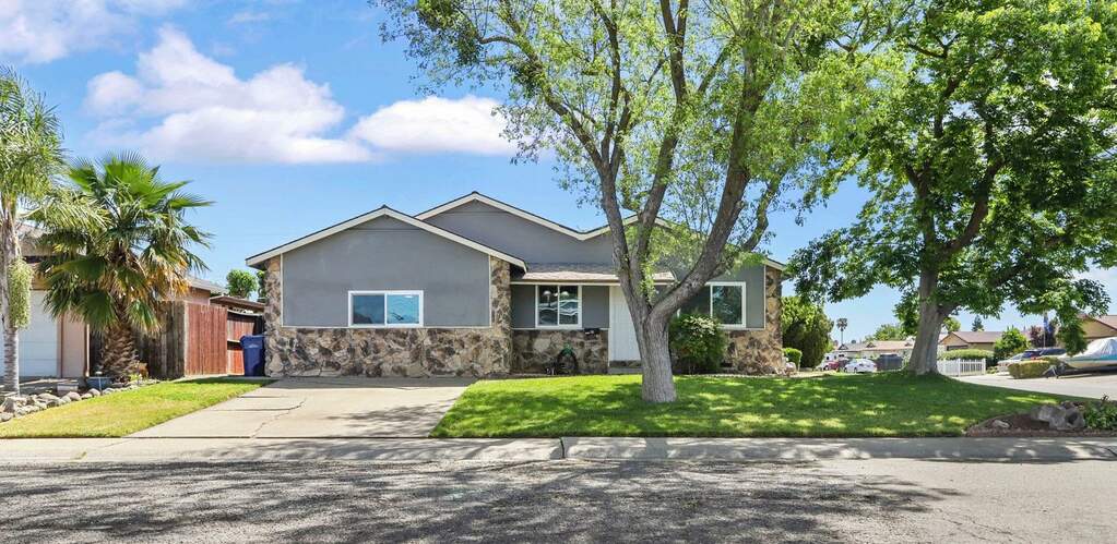 7391 Hayward Drive, Sacramento, CA 95828