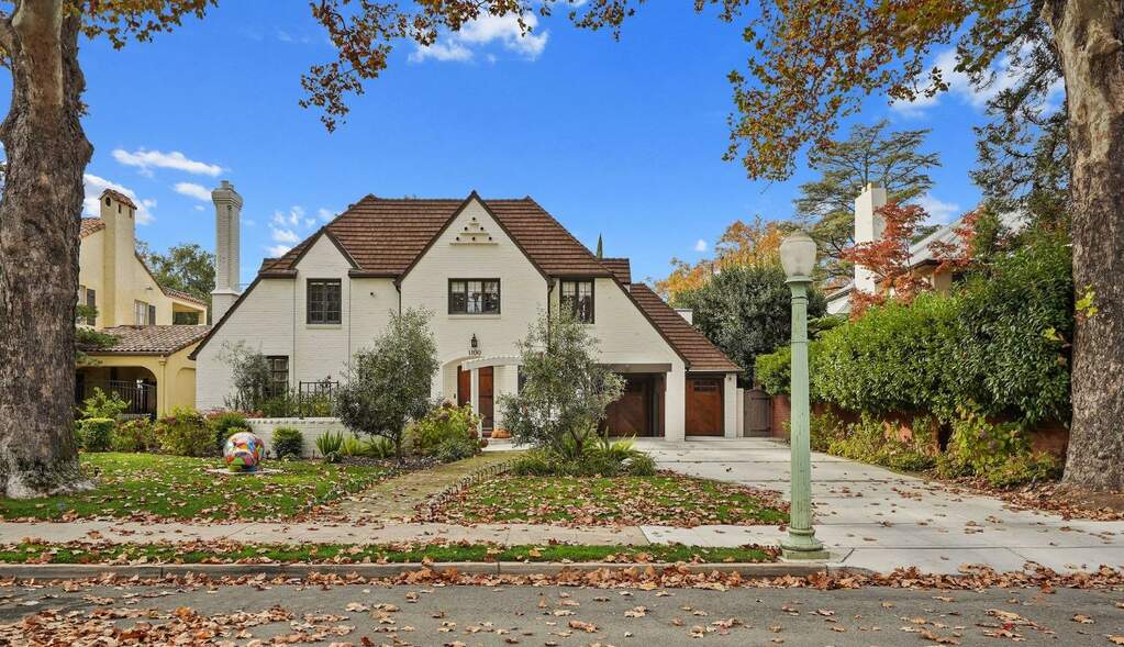 1100 46th Street, Sacramento, CA 95819 | MLS# 224048056 | Christie's ...