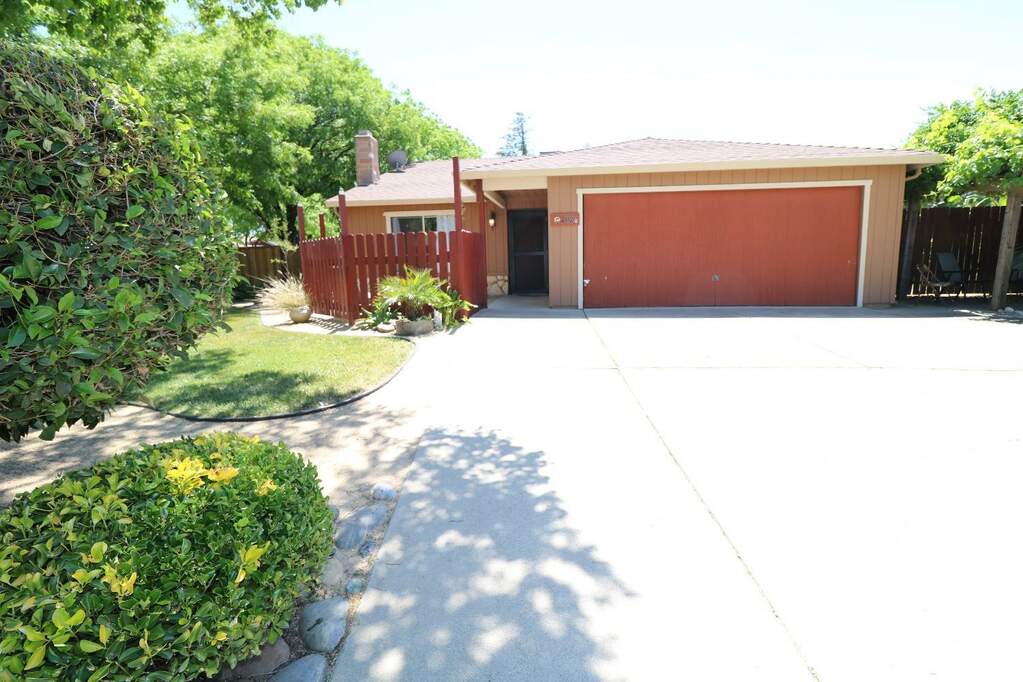 702 Periwinkle Dr, Patterson, CA 95363