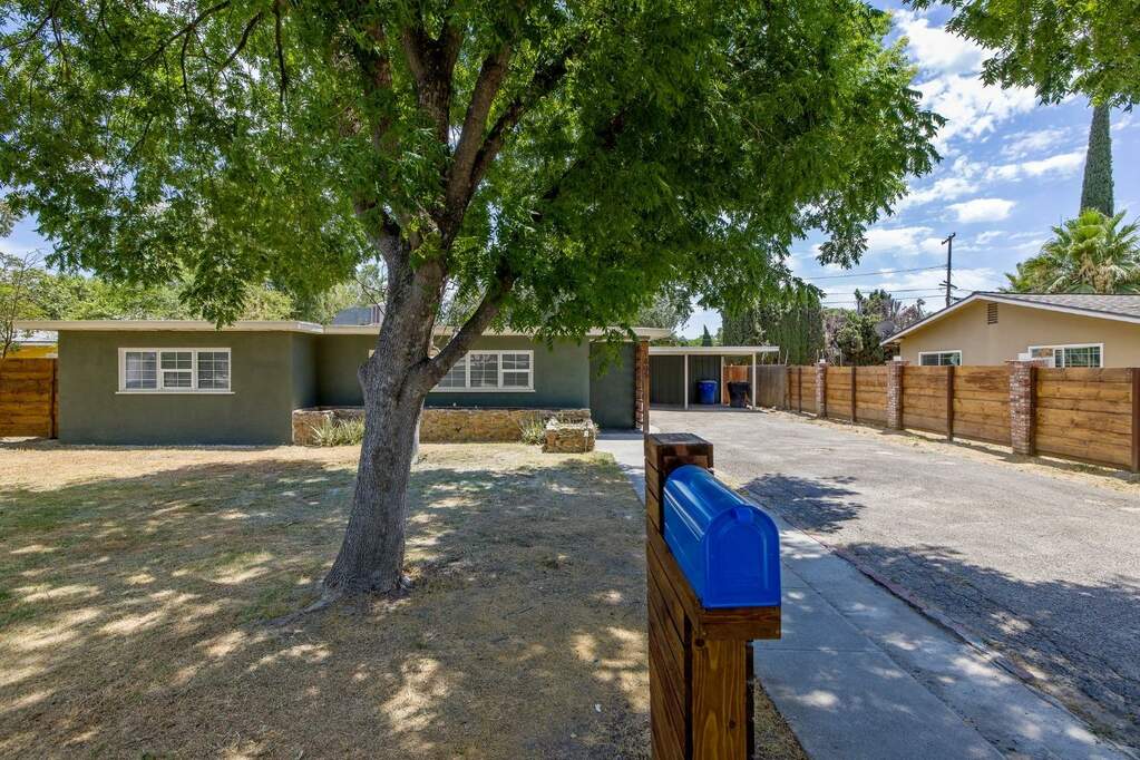 1805 N Redington Street, Hanford, CA 93230