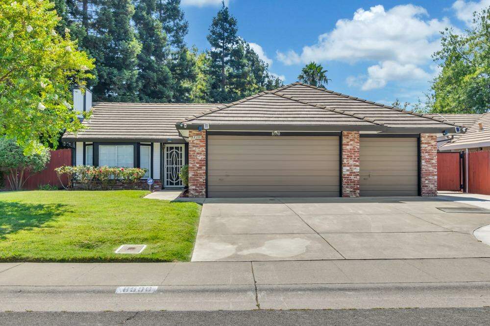 8590 Brentwick Way, Sacramento, CA 95823