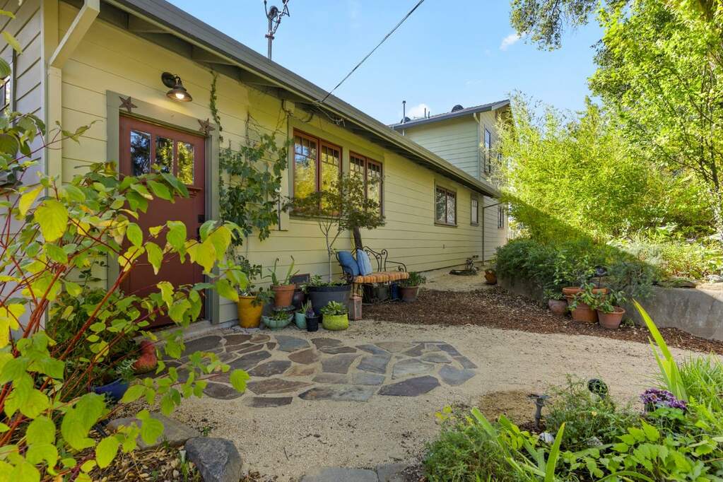 10095 Mount Rose Road, Rough And Ready, CA 95975