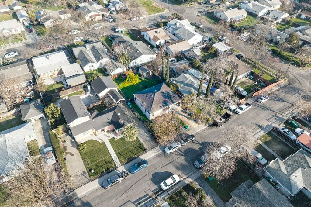 2371 E Lindsay, Stockton, CA 95205