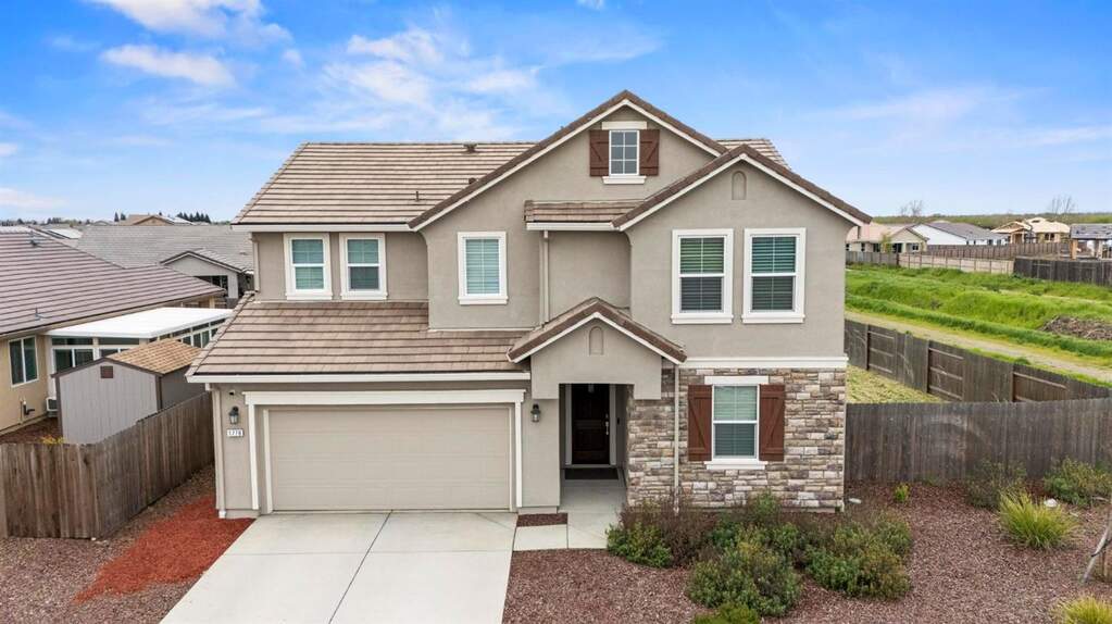 1778 Lakeshore Court